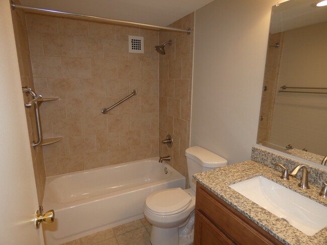 Building Photo - Renovated 1BR, 1BA + Garage Space. 2 Block...
