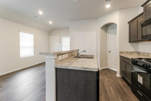Building Photo - 512 Sussex Dr