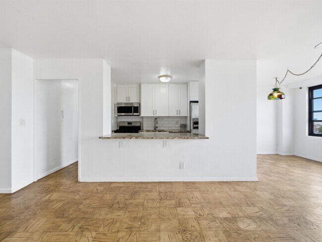 Building Photo - 10 Huron Ave