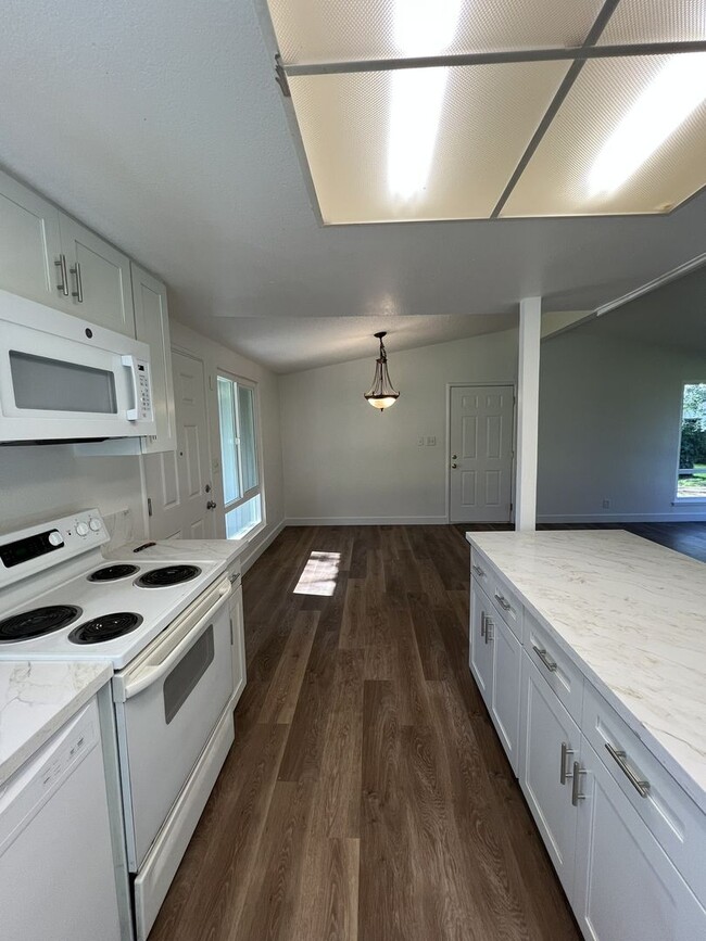 Building Photo - MARCH MOVE IN SPECIAL!! STUNNING REMODELED 3 BED HOME IN CARMICHAEL!!