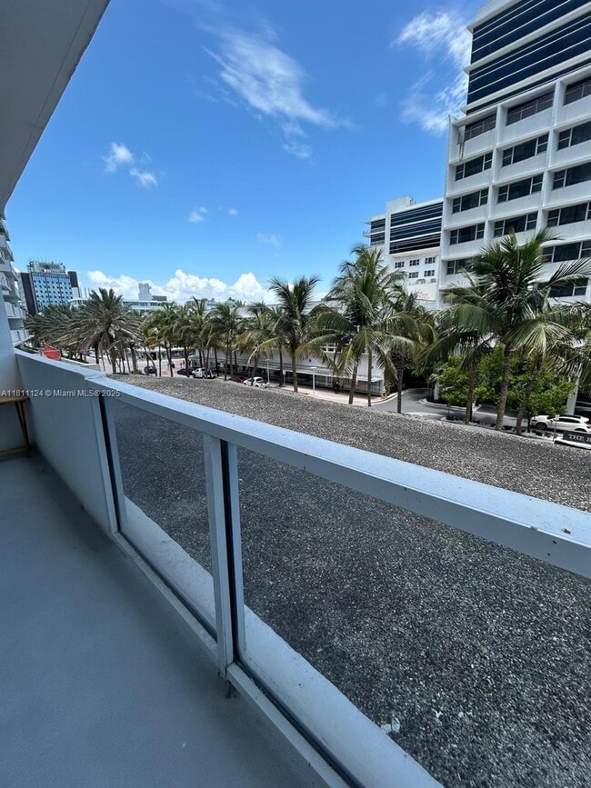 Building Photo - 100 Lincoln Rd