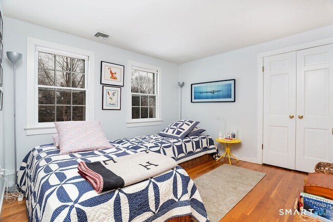 Building Photo - 5 Tall Trees Dr