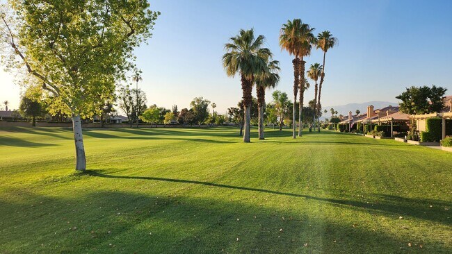 Building Photo - Two bedroom, two bath on the 15th fairway
