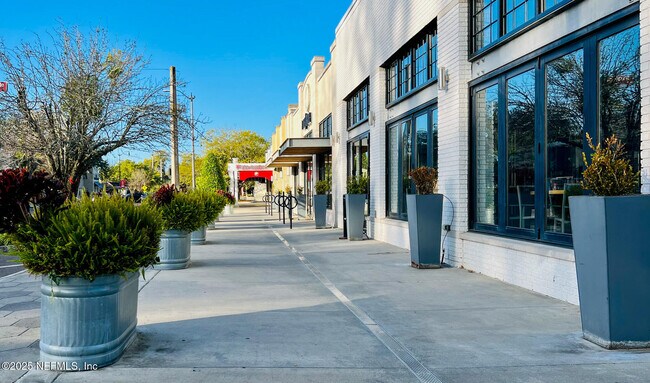 Building Photo - 3568 Riverside Ave