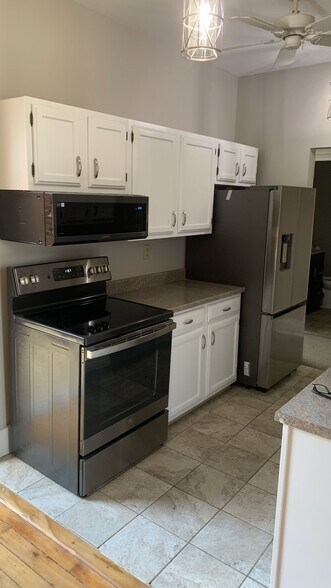 Building Photo - 221 W 4th St