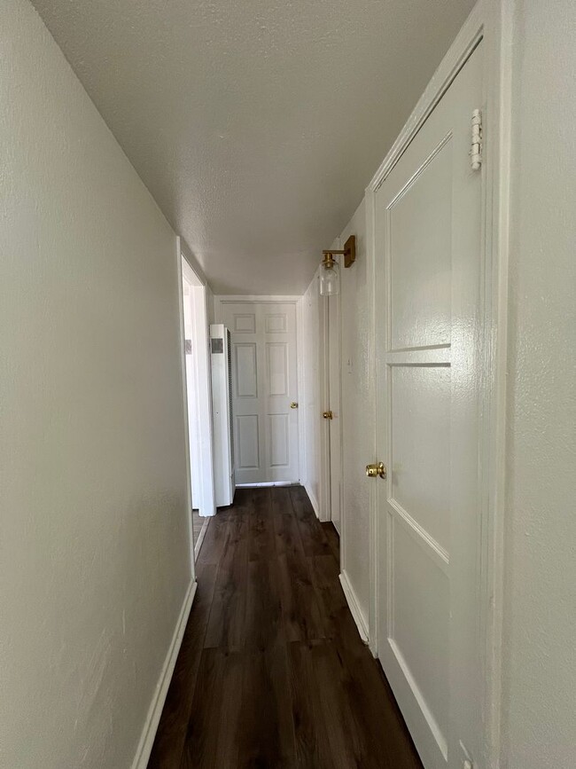 Building Photo - 3 Bedroom 1 bathroom House located near a Schools, Community Park and Public Swimming Pool.