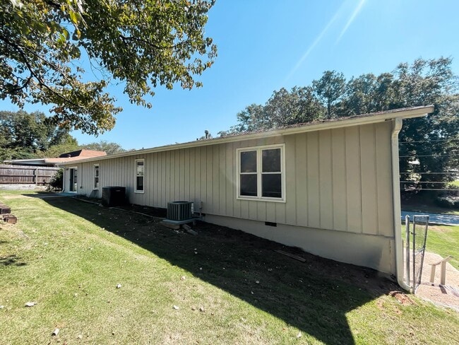 Building Photo - 709 54th St