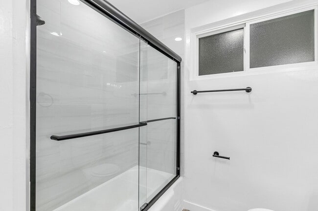 Building Photo - 1138 Cardiff Ave