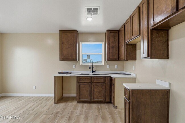 Building Photo - 6002 1/2 Pam McCall Drive Unit 4