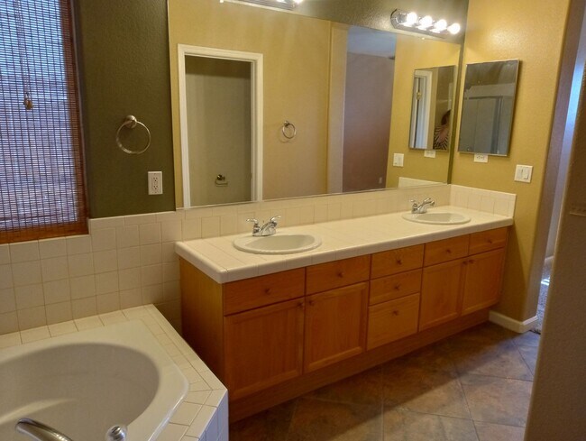 Building Photo - Double diamond home available for late May...