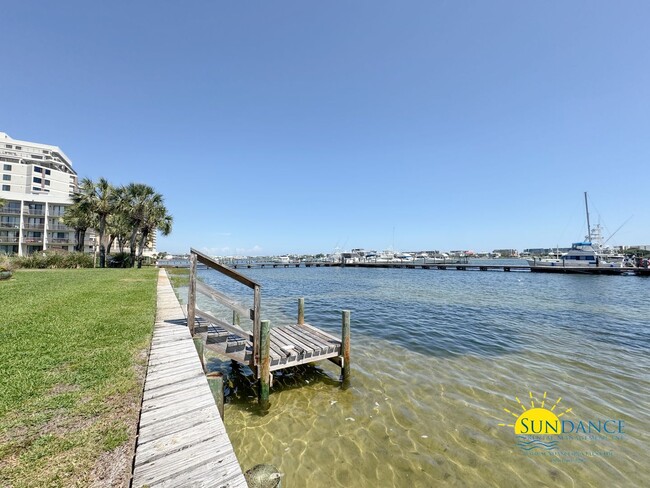 Building Photo - Stunning Waterfront 2BR/2.5BA Townhome wit...