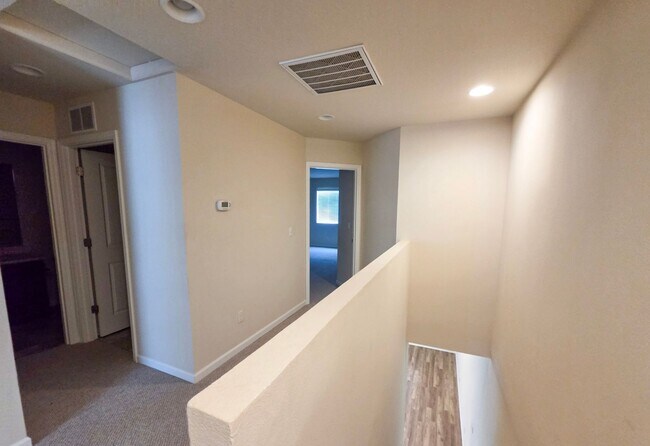Building Photo - 5725 Karen Lynn Loop S