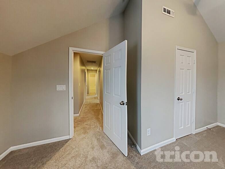 Building Photo - 1131 Delander Ln