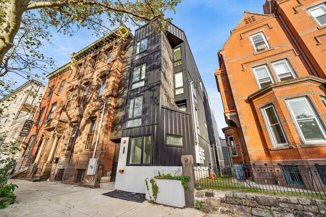 Building Photo - Fairmount/Brewery town gorgeous luxury apartment home, oversized rooms