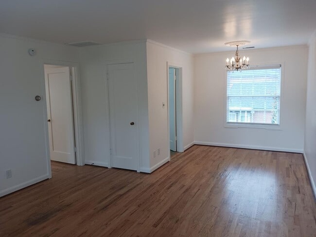 Interior Photo - Broadmoor Manor