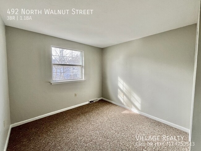 Building Photo - 492 N Walnut St
