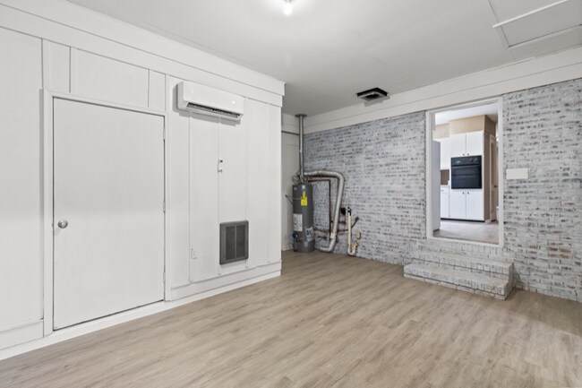 Building Photo - 311 Hillcrest Ct