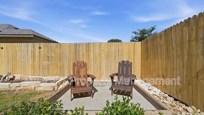 Building Photo - 1116 RIVER WOOD