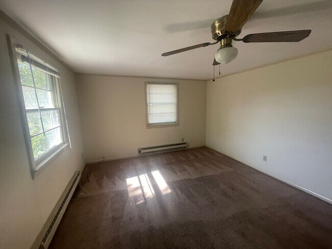 Building Photo - 3 Bedroom Duplex
