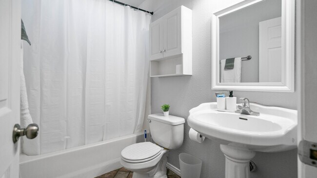 Building Photo - 72065 Cactus Dr