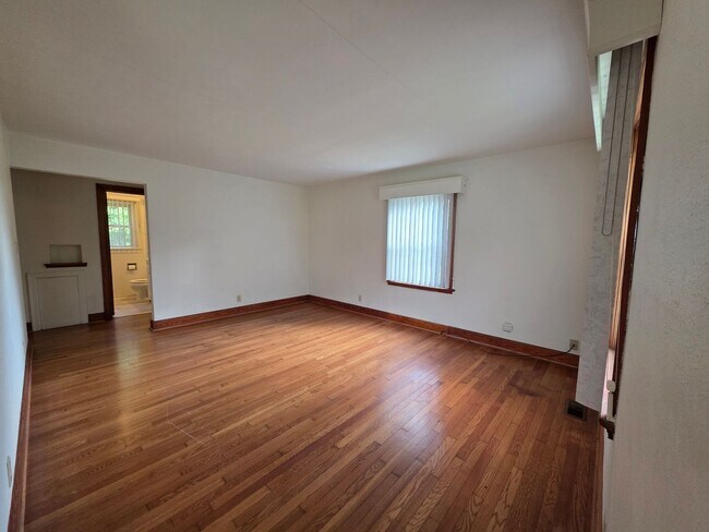 Building Photo - Cute Ranch Ready For New Tenants!