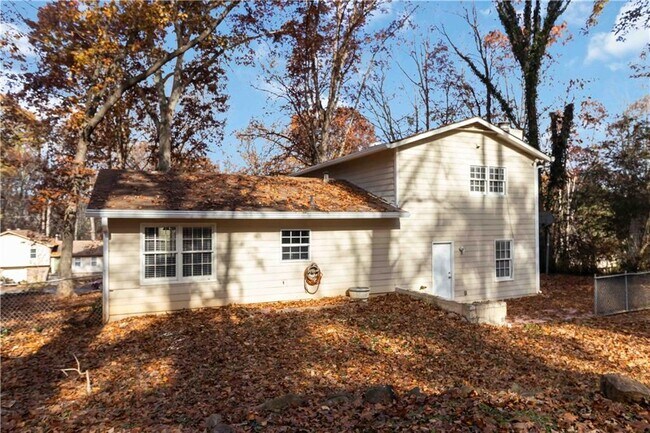 Building Photo - 888 Chartley Dr SW