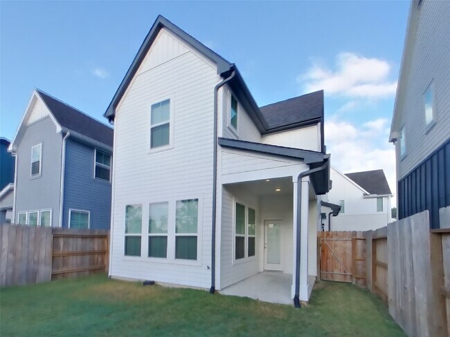 Building Photo - 9835 Willow Creek Commerce Dr