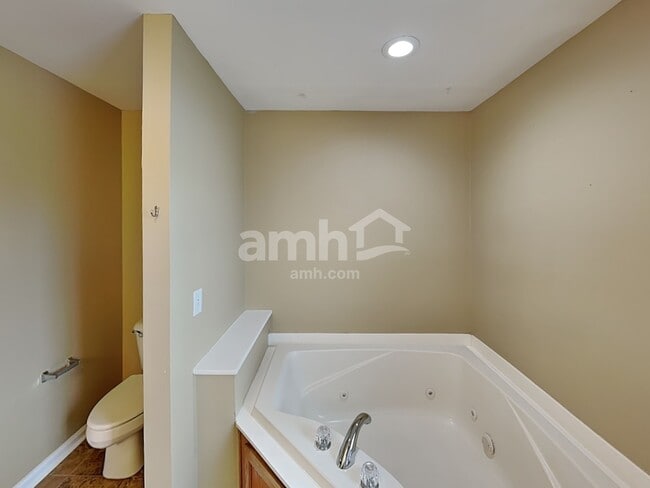 Building Photo - 1602 Solitude Ct