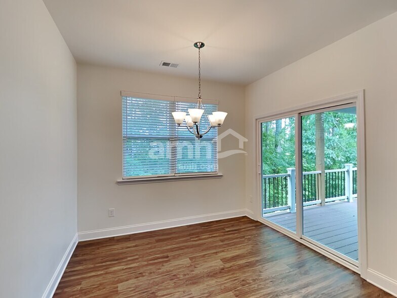 Building Photo - 5085 Hudson Vly Dr