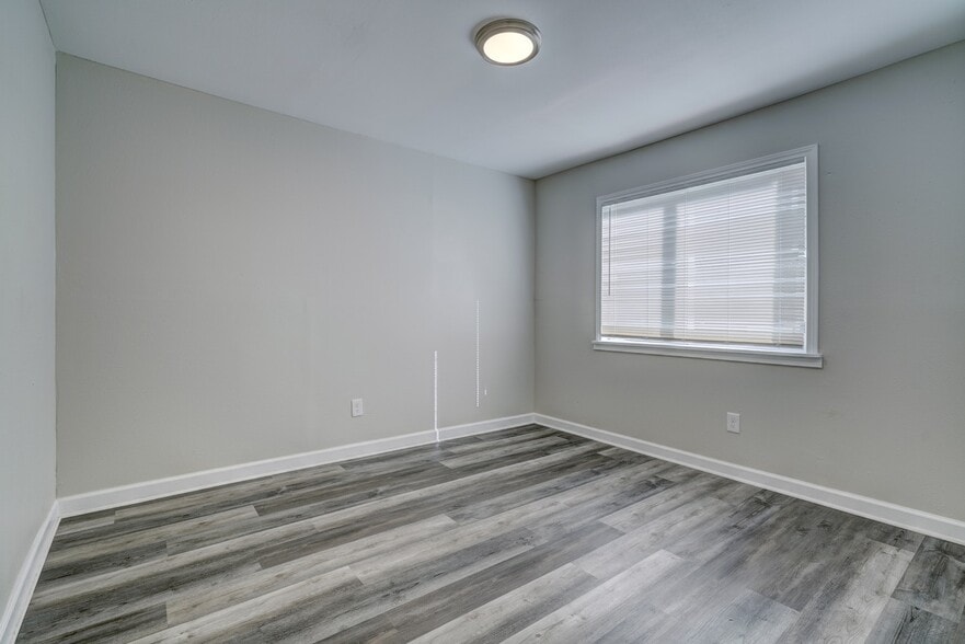 Building Photo - Garden Square Apartments