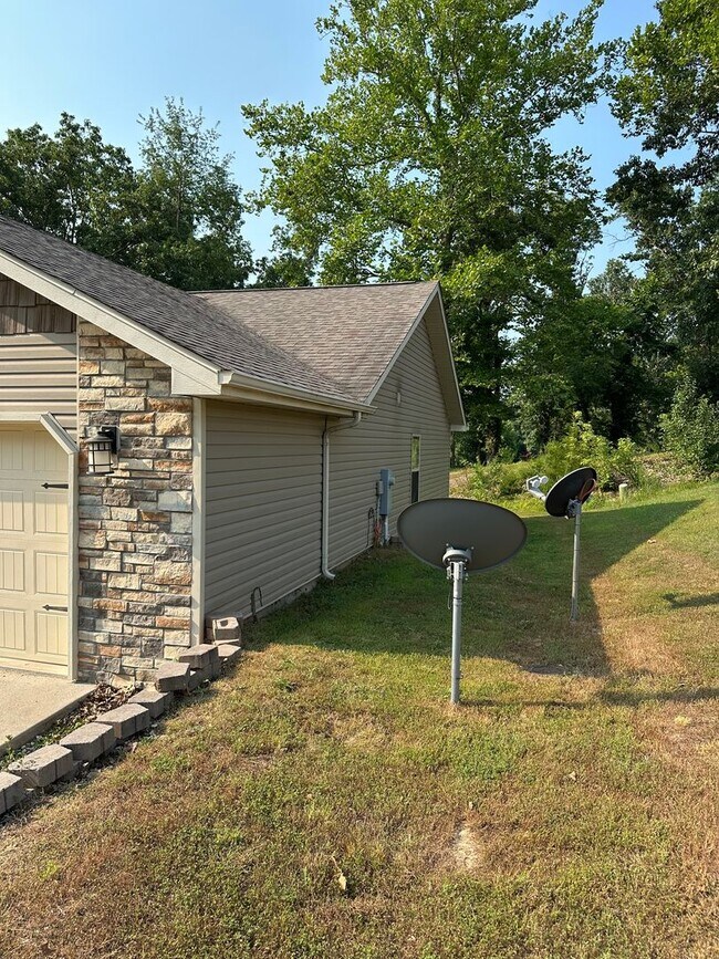 Building Photo - 4 Bed 2 Bath FOR RENT in Waynesville