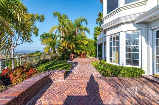 Building Photo - 5 Sunpeak