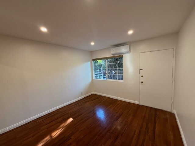 Building Photo - 1427 Centinela Ave