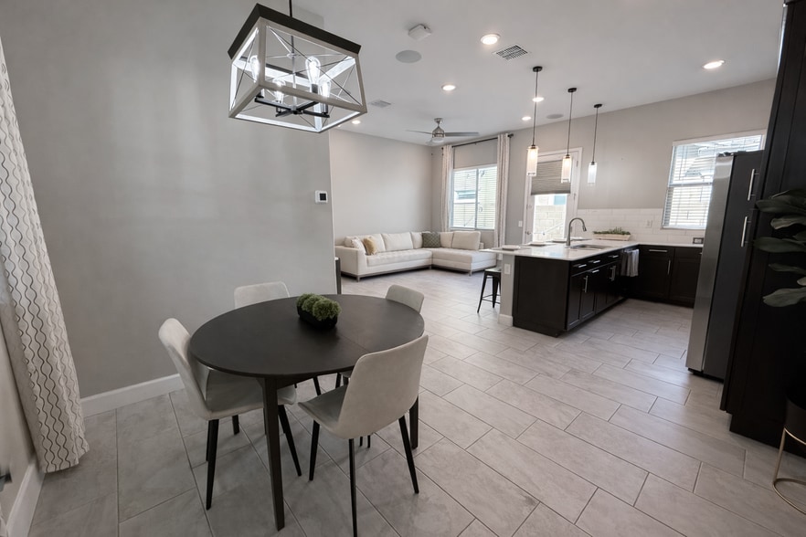 Building Photo - 2506 E Pleasant Ln