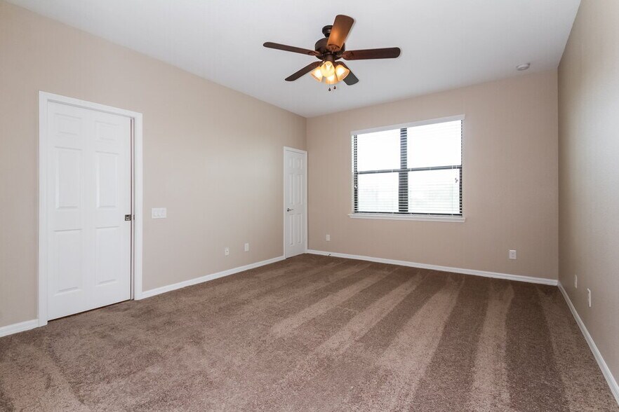 Building Photo - 10716 55th Ct E