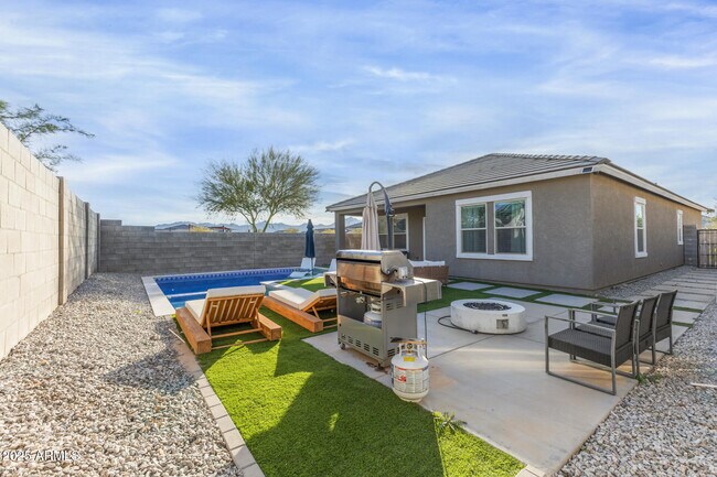 Building Photo - 8133 S 64th Ln