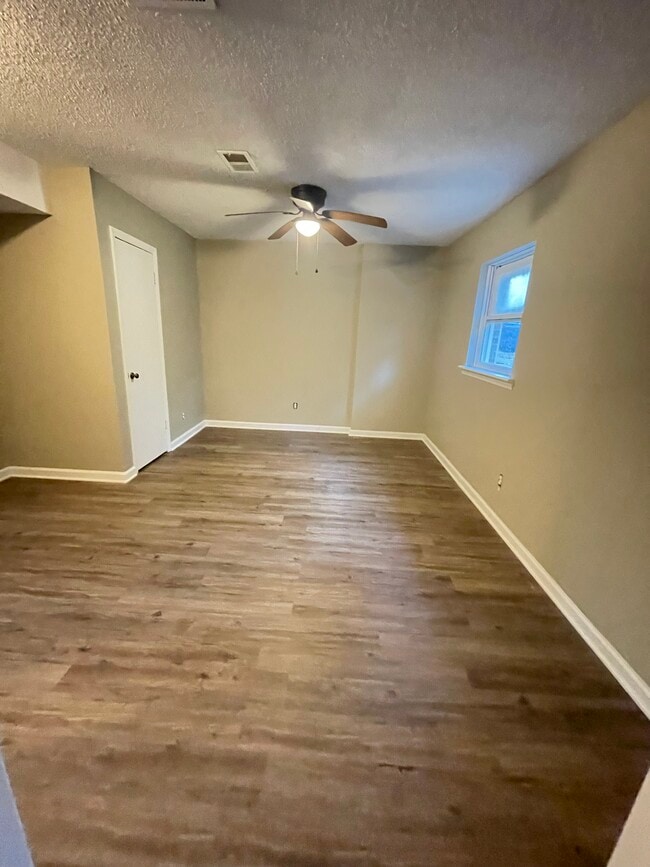 Building Photo - 112 Sycamore Rd