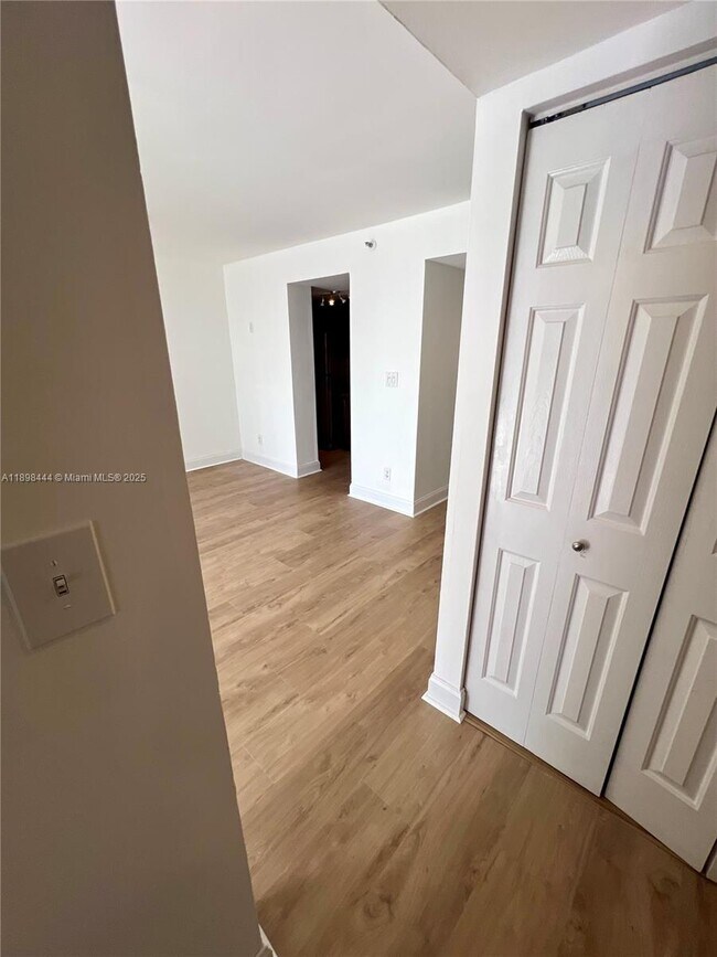 Building Photo - 770 Claughton Island Dr