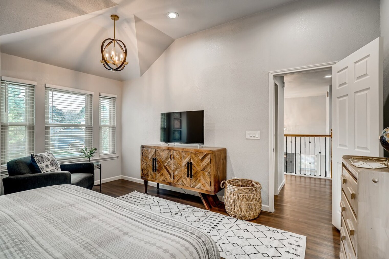 Building Photo - 2201 Rosemary Ln