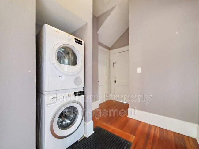 Building Photo - 9 David St