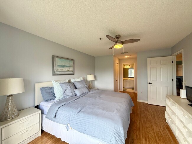Building Photo - Annual Furnished 2 Bedroom Condo - Tara Go...