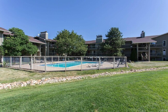 Primary Photo - Two Bedroom Condo For Rent in East Boulder...