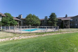 Building Photo - Two Bedroom Condo For Rent in East Boulder...