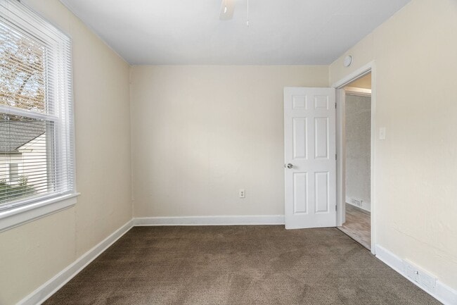 Building Photo - Portsmouth 2 bedroom -Ready Now