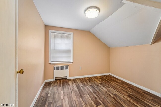 Building Photo - 1030 Jassamine Way