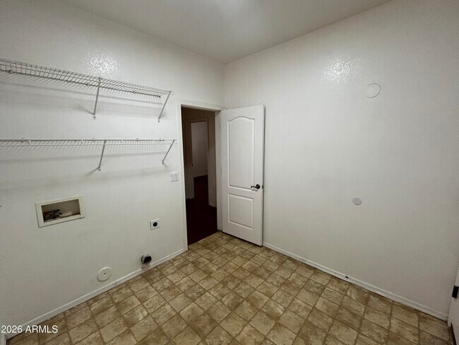 Building Photo - 2202 W Carter Rd