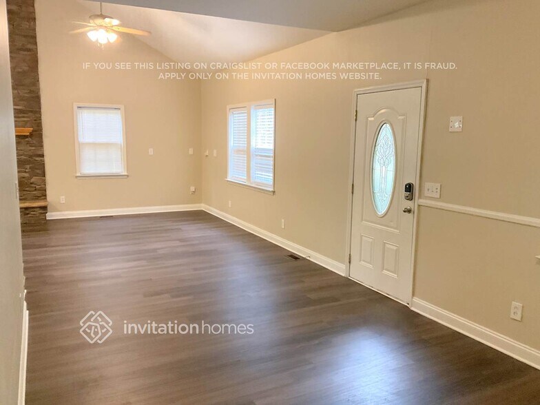Building Photo - 2611 Meadow Ln