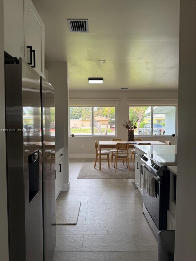 Building Photo - 20111 Gulfstream Rd