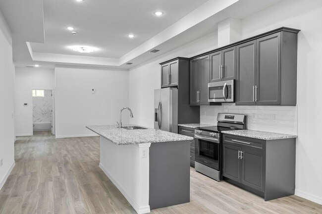 Building Photo - 31 Louvet Ln