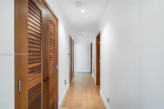 Building Photo - 524 Oleander Dr